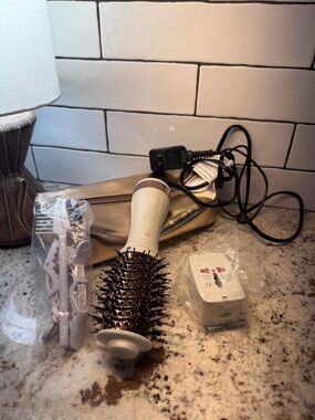 Gold Metallic Styling Set with Round Vent Brush